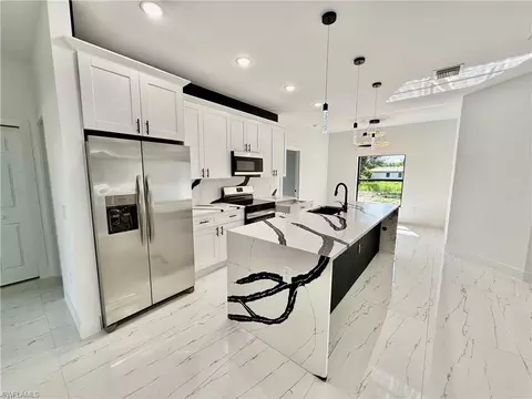 Kitchen - 600 E 7th St, Lehigh Acres, FL 33972 photo 5 of 8