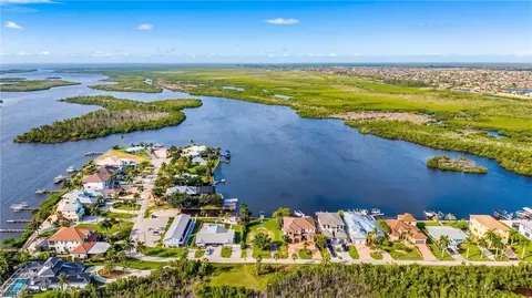 12190 Shoreview Dr, Matlacha, FL 33993