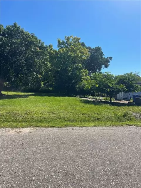 2901 Cocos Ave, Fort Myers, FL 33901
