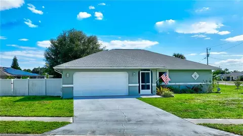 4718 Forest Glen Dr, North Fort Myers, FL 33903