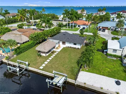 12755 Brewster Dr, Fort Myers, FL 33908