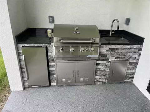 Kitchen - 1114 Bari St E, Lehigh Acres, FL 33974 photo 6 of 6