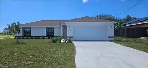 902 N 2nd Pl, Cape Coral, FL 33909