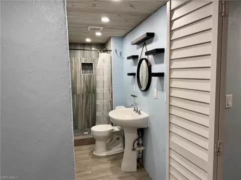 Bath - 2566 2nd St, Matlacha, FL 33993 photo 3 of 4