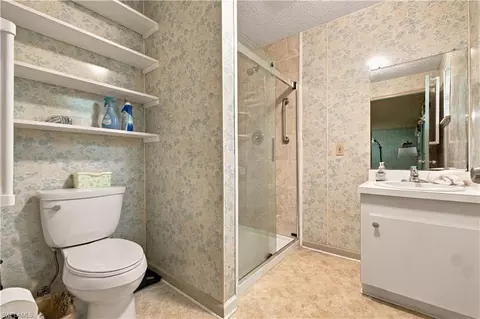 Bath - 426 W Crescent Dr, Clewiston, FL 33440 photo 1 of 1