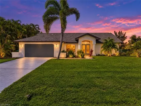 8 NE 8th Pl, Cape Coral, FL 33909