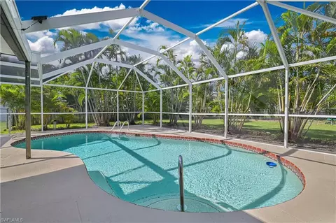 915 SW 31st Ter, Cape Coral, FL 33914
