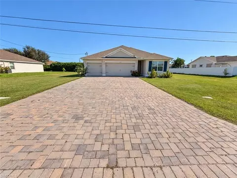 429 NE Juanita Pl, Cape Coral, FL 33909