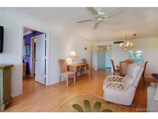 29 High Point Cir E #405, Naples, FL 34103 photo 9