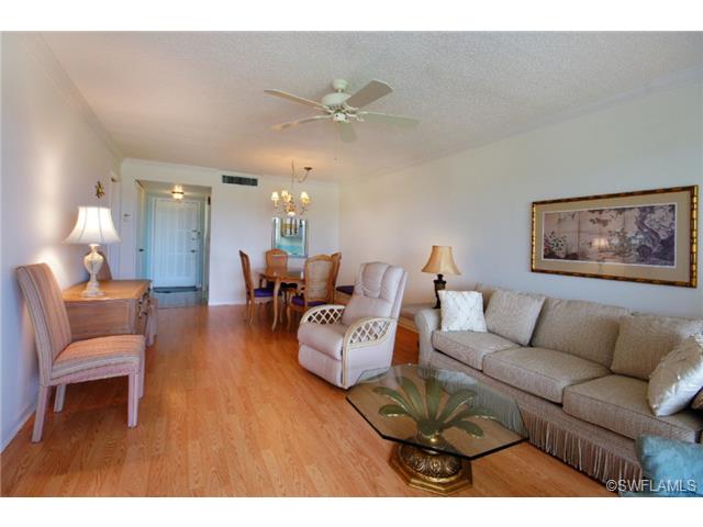 29 High Point Cir E #405, Naples, FL 34103 photo 6