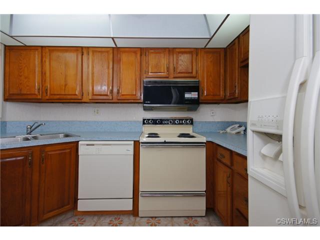 29 High Point Cir E #405, Naples, FL 34103 photo 12