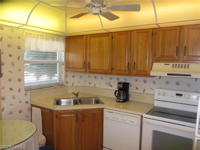 37 High Point Cir E #209, Naples, FL 34103 photo 8