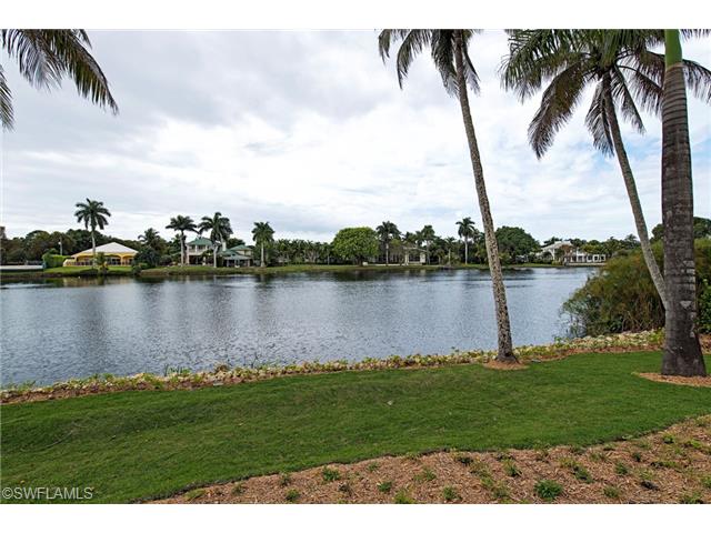 575 Palm Cir E, Naples, FL 34102 photo 2