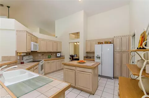 6941 Compton Ln S, Naples, FL 34104 photo 5