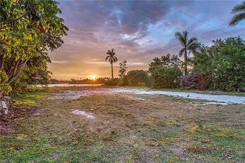 2280 Kingfish Rd, Naples, FL 34102 photo 2