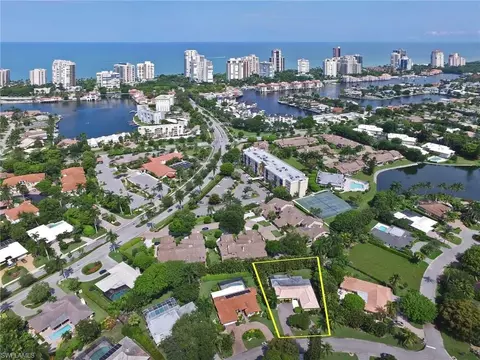723 Willowhead Dr, Naples, FL 34103 photo 3