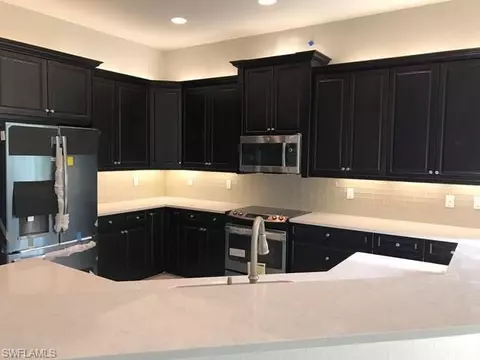 3287 Pacific Dr, Naples, FL 34119 photo 3