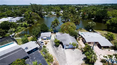 1070 11th St N, Naples, FL 34102 photo 4