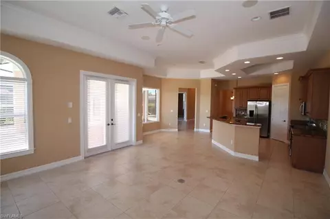 382 Saddlebrook Ln, Naples, FL 34110 photo 5