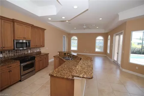382 Saddlebrook Ln, Naples, FL 34110 photo 10