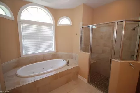 382 Saddlebrook Ln, Naples, FL 34110 photo 15