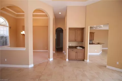 382 Saddlebrook Ln, Naples, FL 34110 photo 4