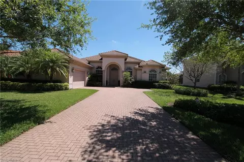 382 Saddlebrook Ln, Naples, FL 34110 photo 1