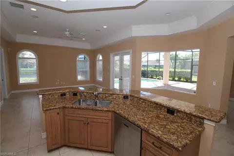 382 Saddlebrook Ln, Naples, FL 34110 photo 9
