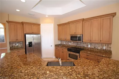 382 Saddlebrook Ln, Naples, FL 34110 photo 11