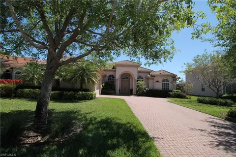382 Saddlebrook Ln, Naples, FL 34110 photo 3