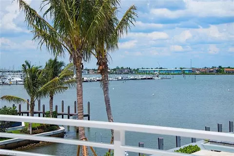 685 16th Ave S, Naples, FL 34102 photo 9