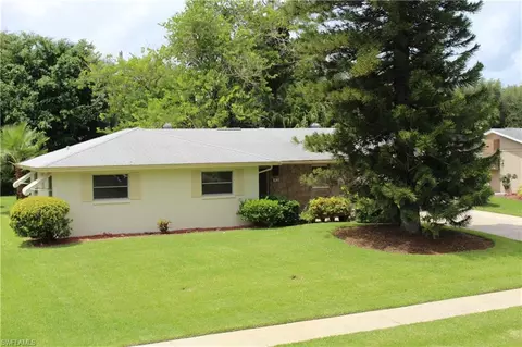 520 Nottingham Dr, Naples, FL 34109 photo 1