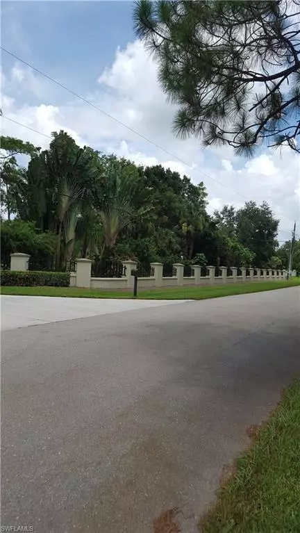 5711 Cedar Tree Ln, Naples, FL 34116 photo 16
