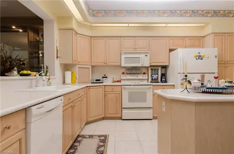 264 Edgemere Way E, Naples, FL 34105 photo 10
