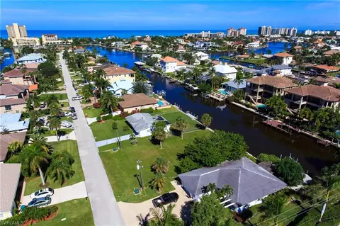 487 Tradewinds Ave, Naples, FL 34108 photo 4