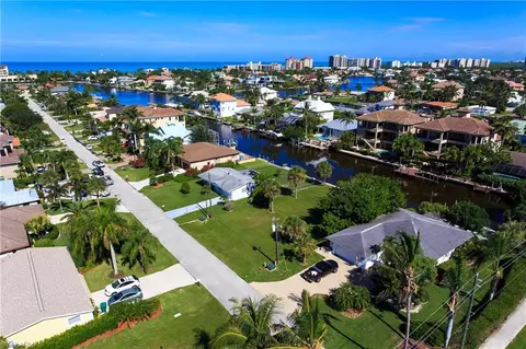 487 Tradewinds Ave, Naples, FL 34108 photo 3