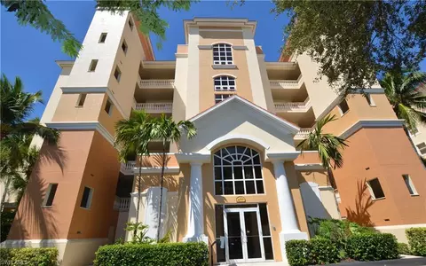 460 Launch Cir #301, Naples, FL 34108 photo 2