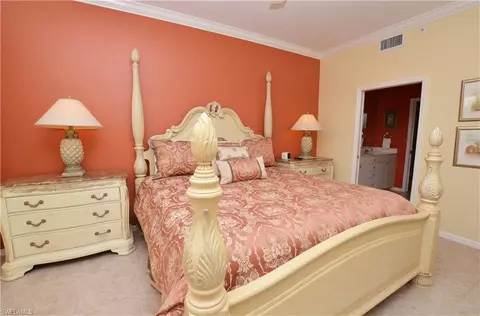 460 Launch Cir #301, Naples, FL 34108 photo 10