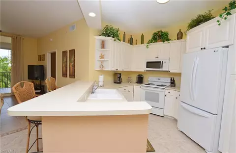 460 Launch Cir #301, Naples, FL 34108 photo 8