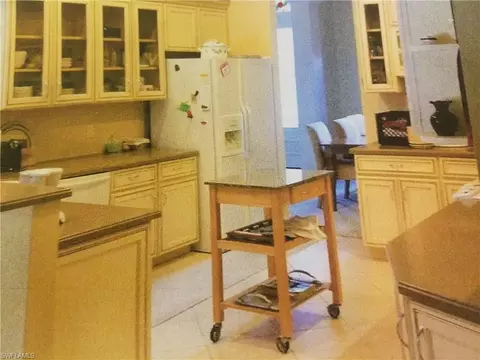 654 Pine Crest Ln, Naples, FL 34104 photo 6