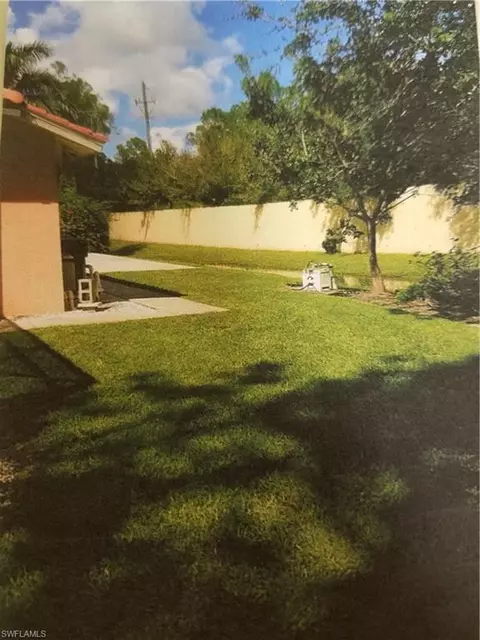 654 Pine Crest Ln, Naples, FL 34104 photo 2
