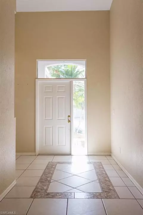 287 Glen Eagle Cir, Naples, FL 34104 photo 4