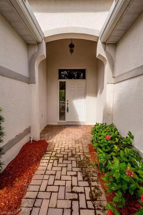 287 Glen Eagle Cir, Naples, FL 34104 photo 3
