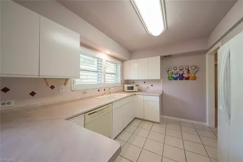 85 6th St N, Naples, FL 34102 photo 7