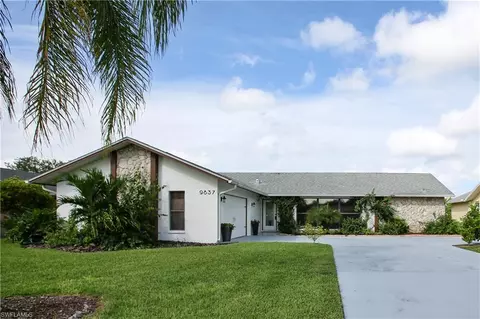 9837 Sandringham Gate, Naples, FL 34109 photo 2