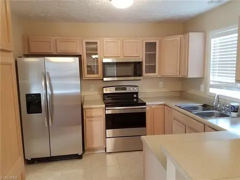 418 Leawood Cir, Naples, FL 34104 photo 4