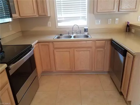 418 Leawood Cir, Naples, FL 34104 photo 5