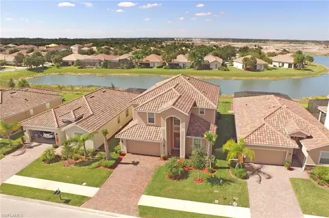 2458 Heydon Cir E, Naples, FL 34120 photo 1