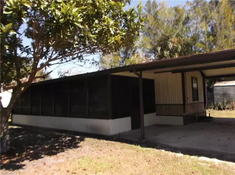 1265 Riverview Dr, Moore Haven, FL 33471 photo 2