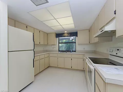 154 Versailles Cir, Naples, FL 34112 photo 4